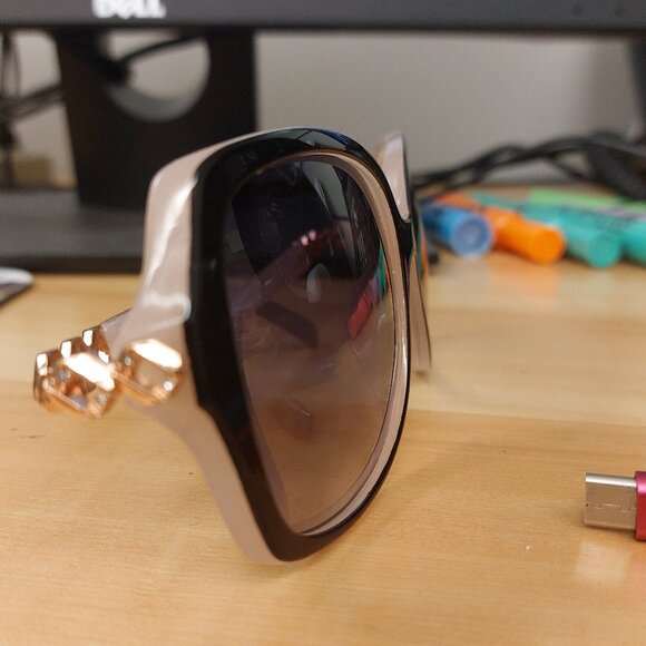 Foster Grant Modern Oversized Trendy Sunglasses Beautiful Blingy Sides SR0423 - Picture 11 of 14